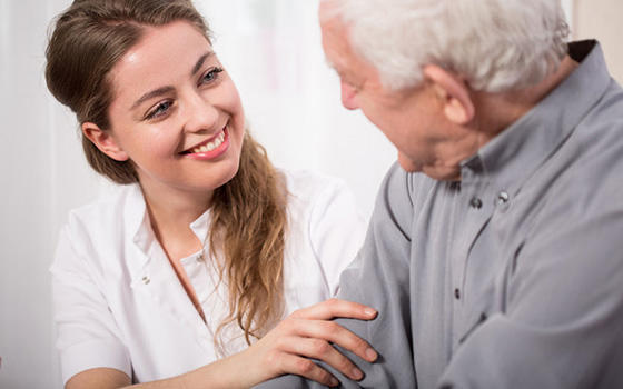 Curso a distancia de Auxiliar de Geriatría