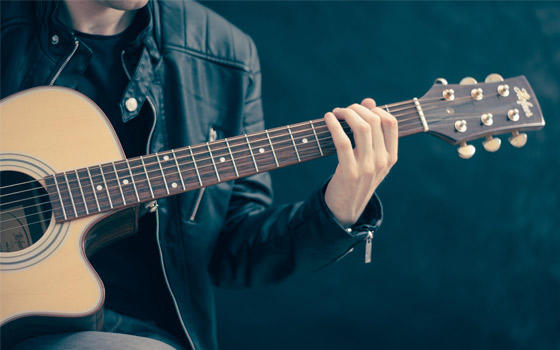 Curso online de Guitarra con Clases en Vivo por Skype Curso online de Guitarra con Clases en Vivo por Skype
